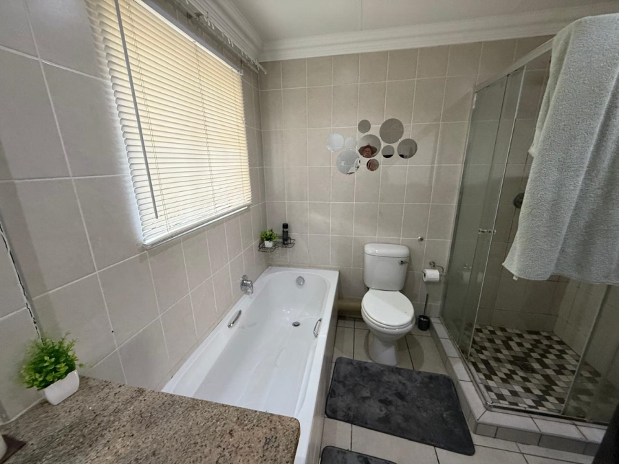 To Let 1 Bedroom Property for Rent in Melodie North West